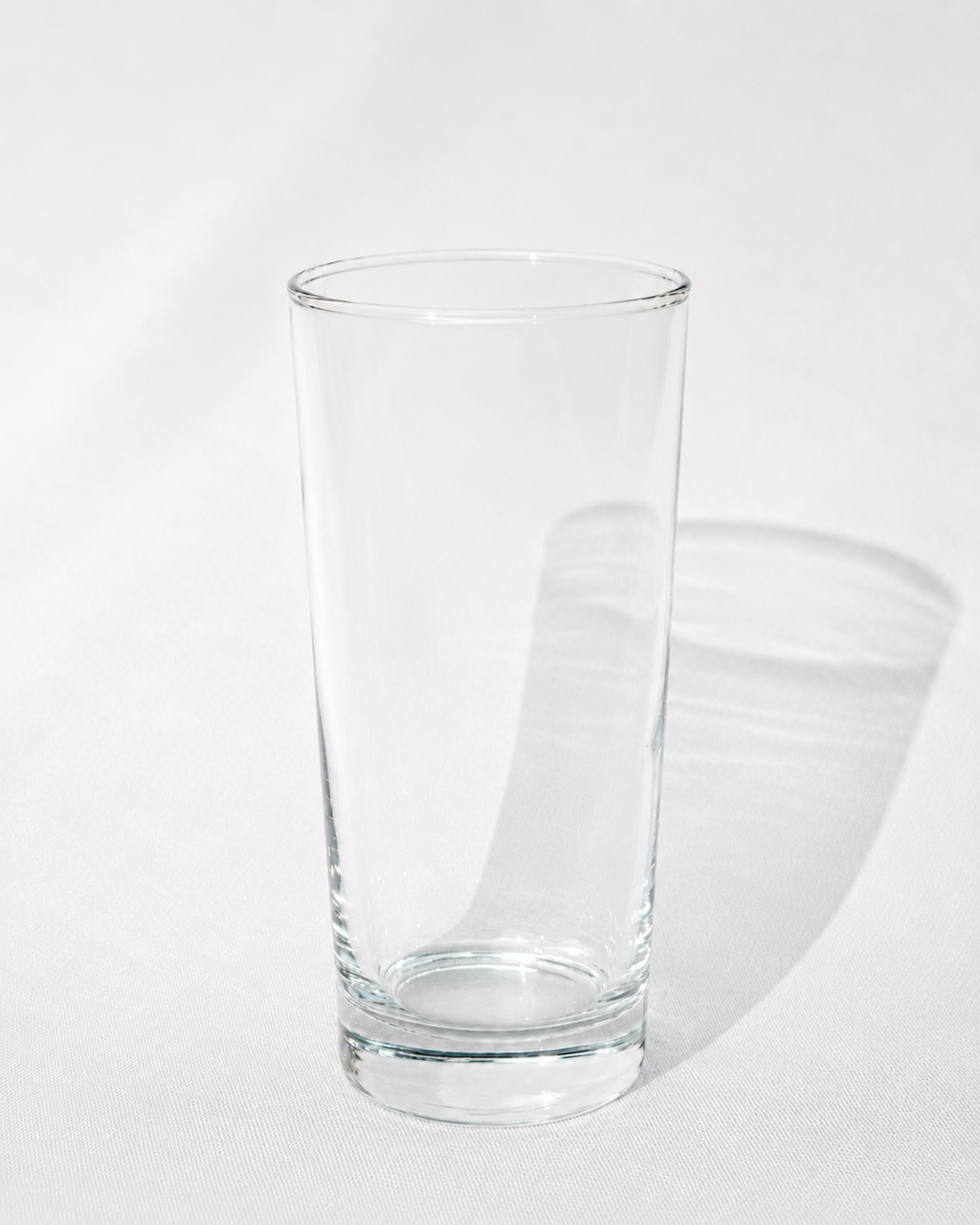 Klares hohes Trinkglas mit 40 cl Fassungsvermögen