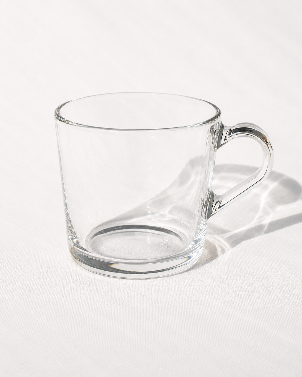 Klarer Glasbecher mit Henkel und 24 cl Fassungsvermögen